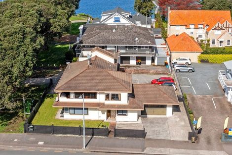 Photo of property in 182 Devonport Road, Tauranga, 3110