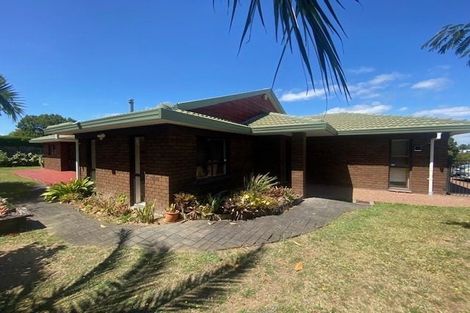 Photo of property in 142 Botany Road, Botany Downs, Auckland, 2010