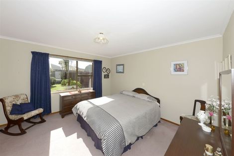 Photo of property in 15 Kamahi Place, Bishopdale, Christchurch, 8051