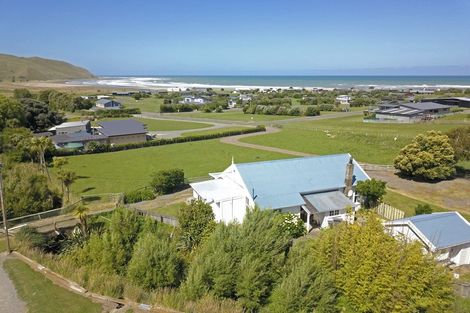 Photo of property in 8 Shoal Beach Road, Aramoana, Omakere, 4271
