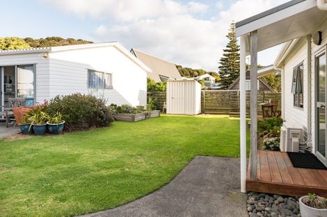 Photo of property in 15 Du Fresne Place, Russell, 0202