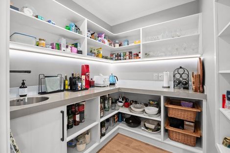 Photo of property in 140 Saint James Drive, Huntington, Hamilton, 3210