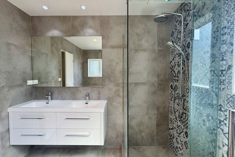 Photo of property in 31a Wairau Road, Forrest Hill, Auckland, 0627