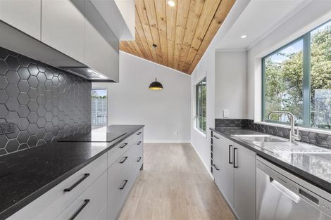 Photo of property in 26 Loughanure Place, Massey, Auckland, 0614