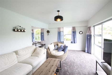 Photo of property in 19 Segedin Place, Glenfield, Auckland, 0629