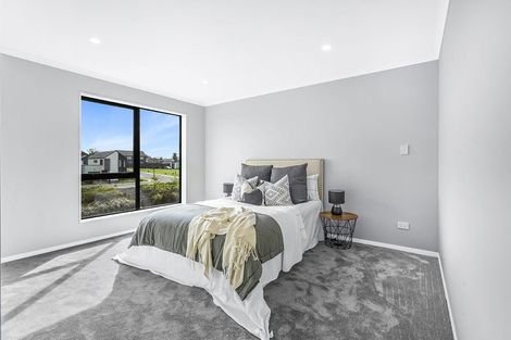 Photo of property in 20 Heketara Way, Massey, Auckland, 0614