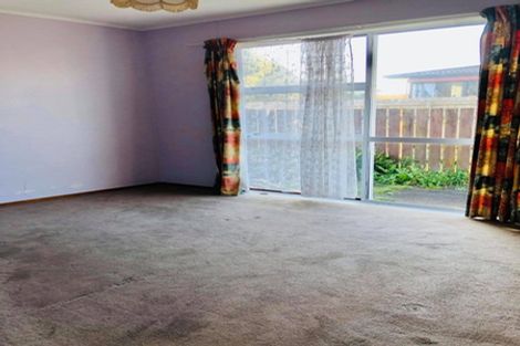 Photo of property in 52 Larnoch Road, Henderson, Auckland, 0610