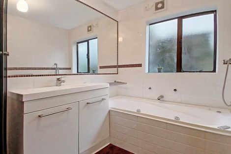 Photo of property in 9 Saddleback Rise, Murrays Bay, Auckland, 0630