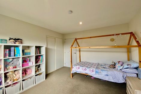 Photo of property in 5 Stoneleigh Green, Parklands, Christchurch, 8083