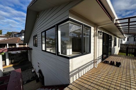 Photo of property in 1a Romulus Place, Totara Vale, Auckland, 0629