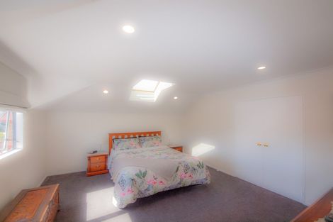 Photo of property in 17 Amesbury Drive, Churton Park, Wellington, 6037