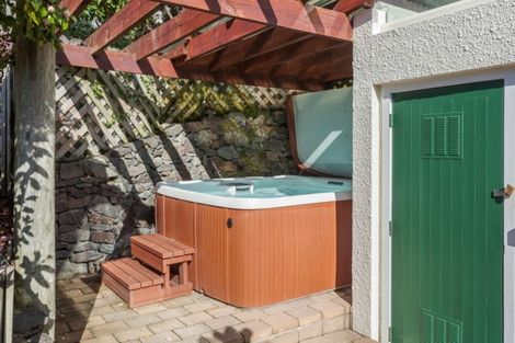 Photo of property in 21 Maunganui Road, Mount Maunganui, 3116