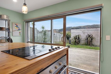 Photo of property in 25a Bell Street, Tawa, Wellington, 5028