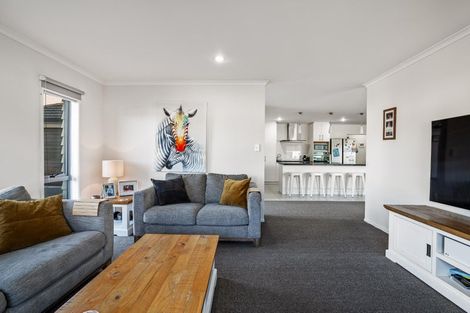 Photo of property in 16 Aporo Drive, Kumeu, 0810