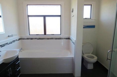 Photo of property in 4 Awanui Street, Merrilands, New Plymouth, 4312