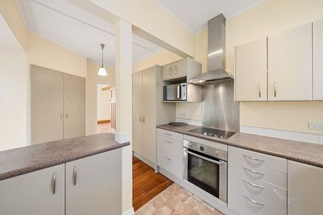 Photo of property in 8 Raroa Crescent, Northland, Wellington, 6012