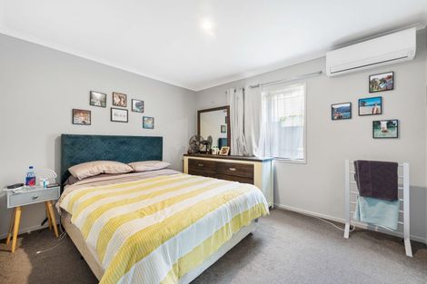 Photo of property in 5a Nielsen Place, Massey, Auckland, 0614