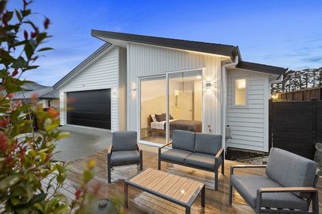 Photo of property in 13 Barrique Road, Kumeu, 0810