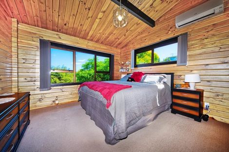 Photo of property in 98 Daffodil Street, Titirangi, Auckland, 0604