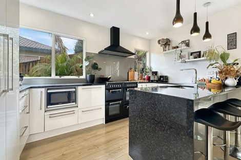 Photo of property in 2/15 Stephanie Close, Glenfield, Auckland, 0629