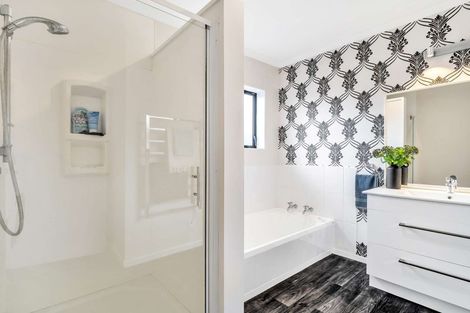 Photo of property in 1 Loader Place, Tawhero, Whanganui, 4501