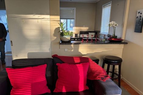 Photo of property in 1/80 Gloria Avenue, Te Atatu Peninsula, Auckland, 0610