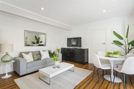 Photo of property in 2/7 Westwell Road, Belmont, Auckland, 0622