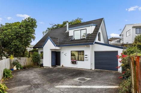 Photo of property in 3 Lantana Road, Green Bay, Auckland, 0604