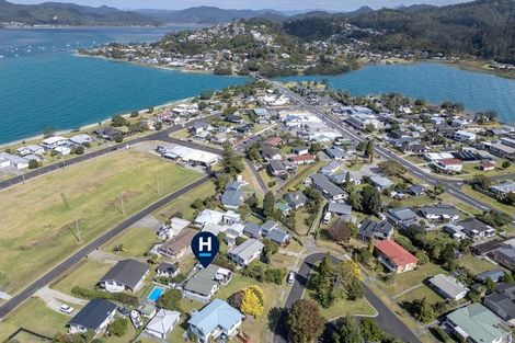 Photo of property in 28 Kauri Place, Tairua, 3508