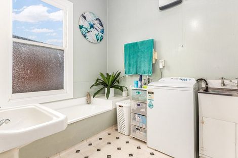 Photo of property in 21 Derwent Street, Island Bay, Wellington, 6023