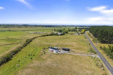 Photo of property in 1121 Parewanui Road, Parewanui, Bulls, 4894