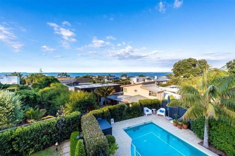 Photo of property in 15 Ocean View Road, Milford, Auckland, 0620