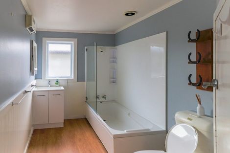 Photo of property in 30 Kilmarnock Street, Wallacetown, 9816