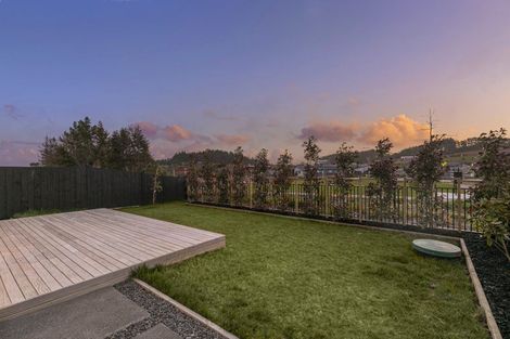Photo of property in 2 Paparahi Place, Wainui, 0992