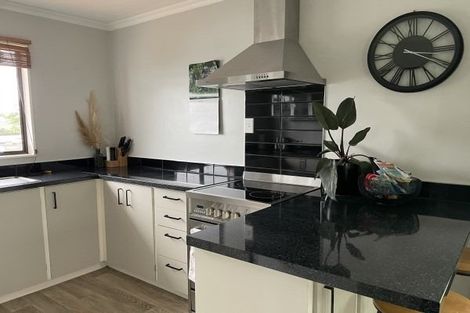 Photo of property in 4 Colonial Place, Kelvin Grove, Palmerston North, 4414
