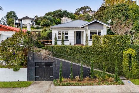 Photo of property in 15 Bracken Street, New Plymouth, 4310