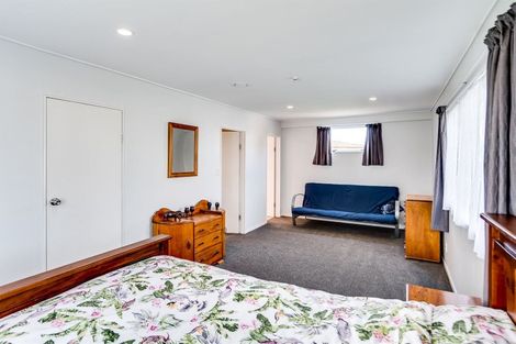 Photo of property in 22 Jeffares Place, Taradale, Napier, 4112