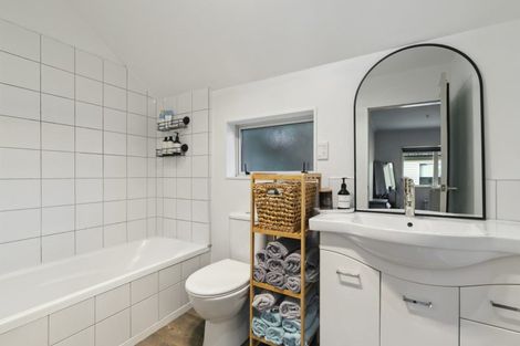 Photo of property in 16u3 Black Rock Road, Newlands, Wellington, 6037