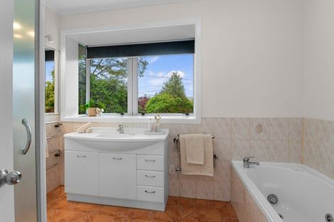 Photo of property in 40 Wharepaina Crescent, Springfield, Rotorua, 3015