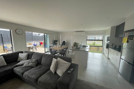 Photo of property in 31 Siren Street, Wainui, 0932