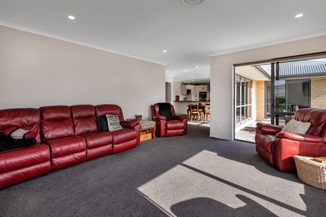 Photo of property in 26 Key West Drive, One Tree Point, 0118