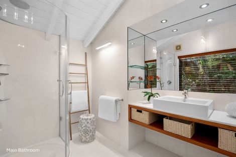 Photo of property in 19 Atarua Gardens, Waiatarua, Auckland, 0604