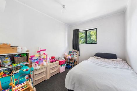 Photo of property in 16 De Val Drive, Titirangi, Auckland, 0604