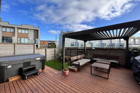Photo of property in 42 Bordeaux Parade, Te Atatu South, Auckland, 0610
