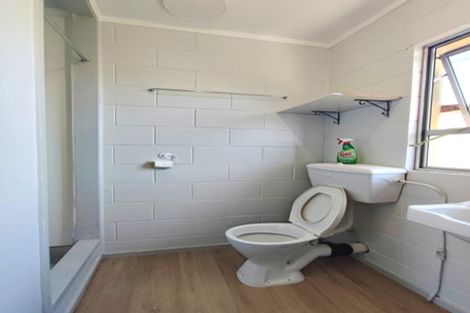 Photo of property in 2 Paton Avenue, Te Atatu South, Auckland, 0610