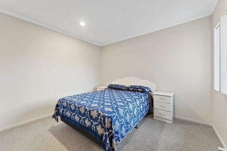 Photo of property in 2 Goh Place, Manurewa, Auckland, 2105