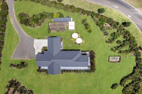 Photo of property in 18 Kaipara Lake Road, South Head, Helensville, 0874