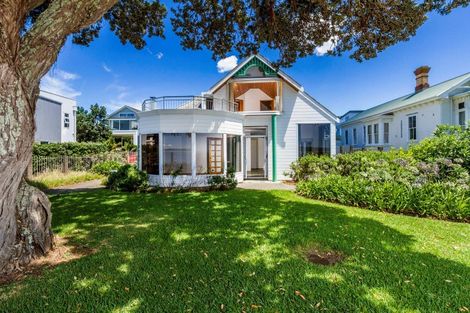 Photo of property in 30 Oxford Terrace, Coromandel, 3506