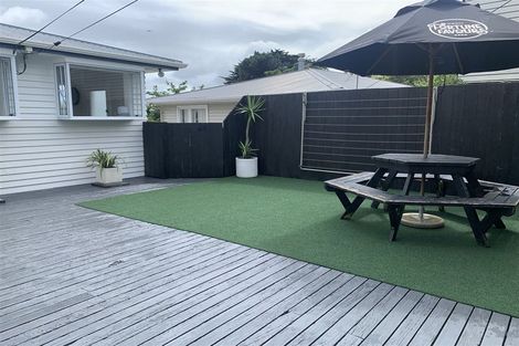 Photo of property in 45 Turville Crescent, Newlands, Wellington, 6037