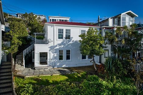 Photo of property in 32 Maarama Crescent, Aro Valley, Wellington, 6021
